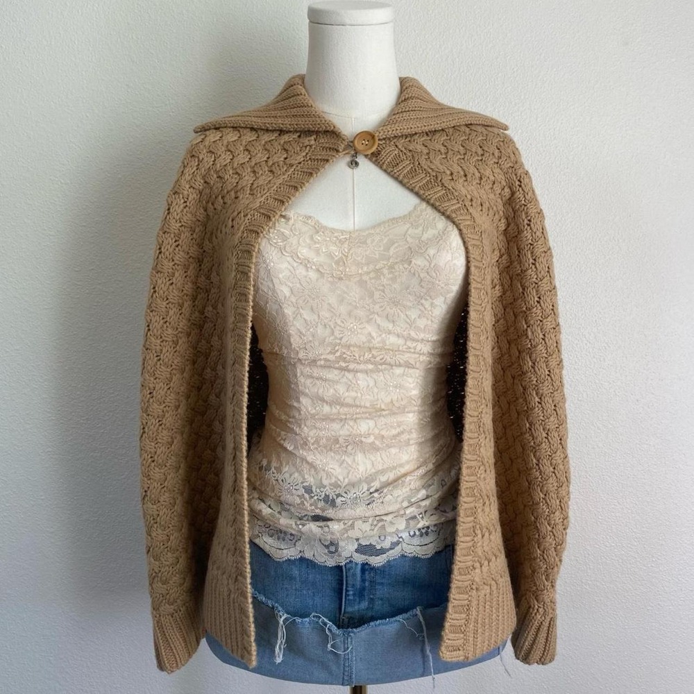 Vintage Y2K Moda International Wool Tan Knit Sweater Shawl Cape Chunky